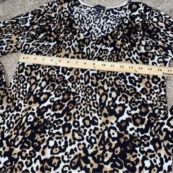 Talbots Extra-fine yarns Soft Merino V-Neck Sweater - Leopard Print SZ M - Picture 5 of 9